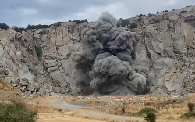 Şehitliklerde 18 Adet Patlamamış Top Mermisi Bulundu