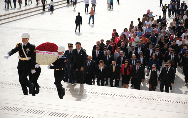 Genç Parti’nin Yeni Kadrosundan Anıtkabir’e Ziyaret