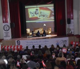 Gelibolu’da “Zamansız Kadınlar” Tiyatral Konferansı Sahne Aldı