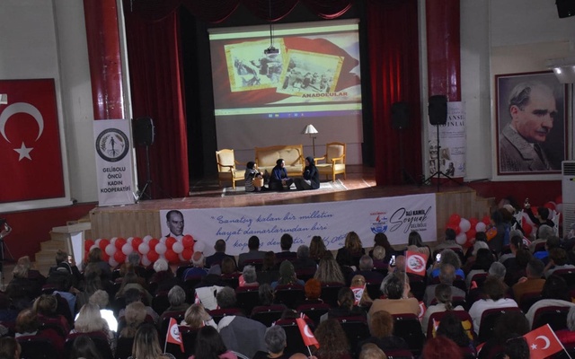 Gelibolu’da “Zamansız Kadınlar” Tiyatral Konferansı Sahne Aldı